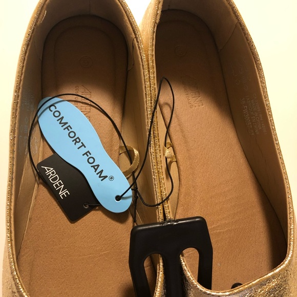 Women’s gold pointy flats (Ardene) size 6 - Picture 8 of 9